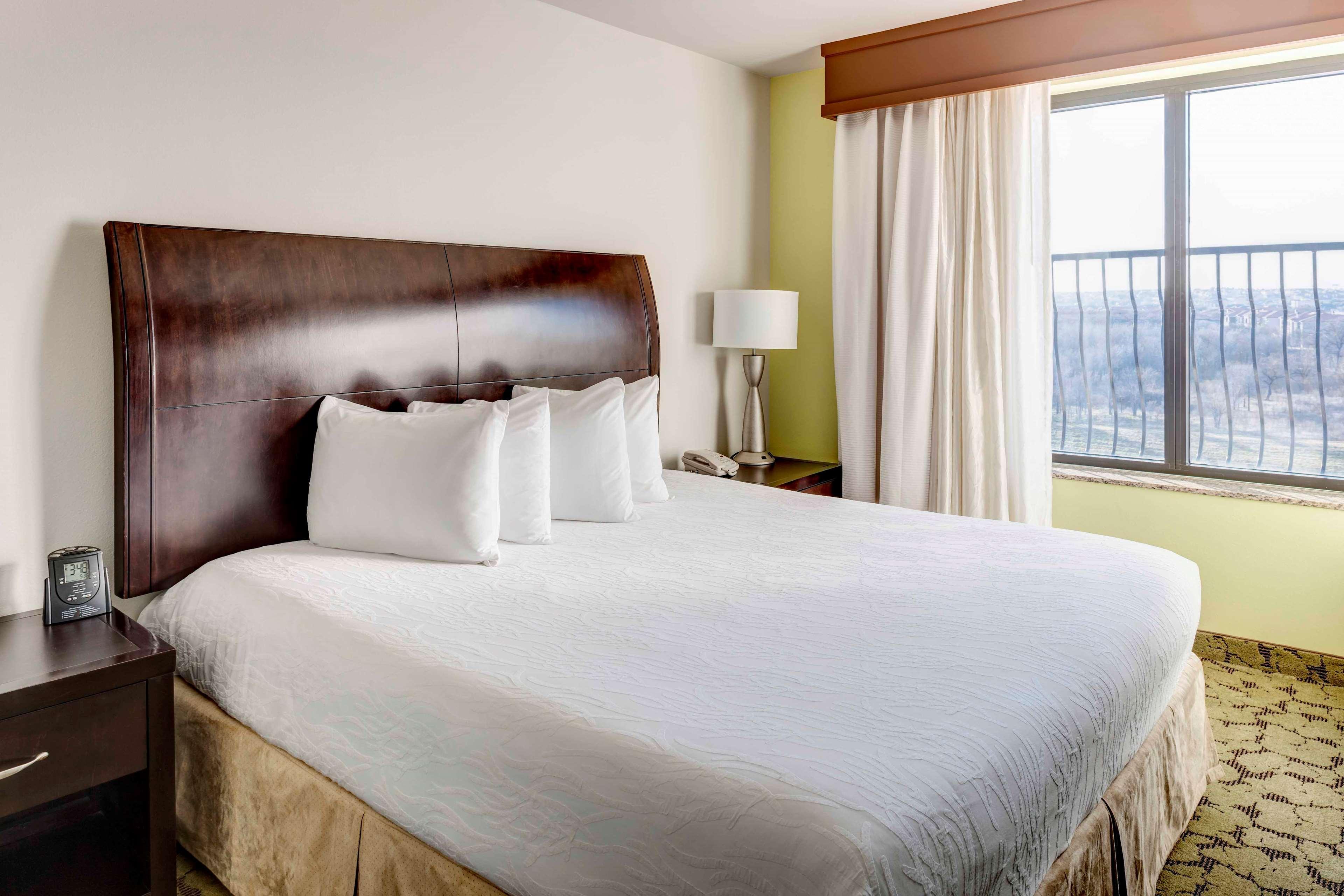 Hilton Garden Inn Dallas Луисвил Екстериор снимка