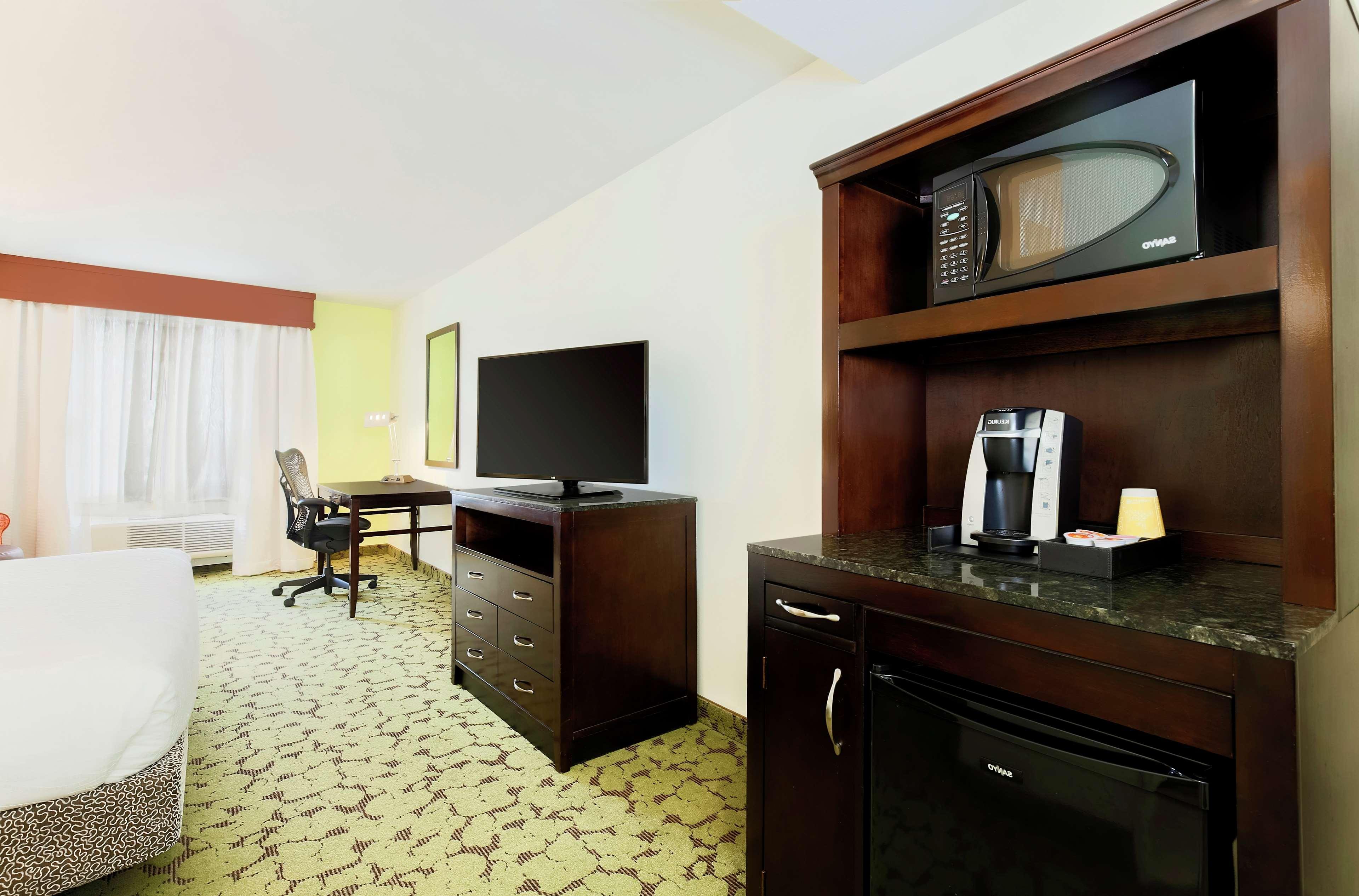 Hilton Garden Inn Dallas Луисвил Екстериор снимка