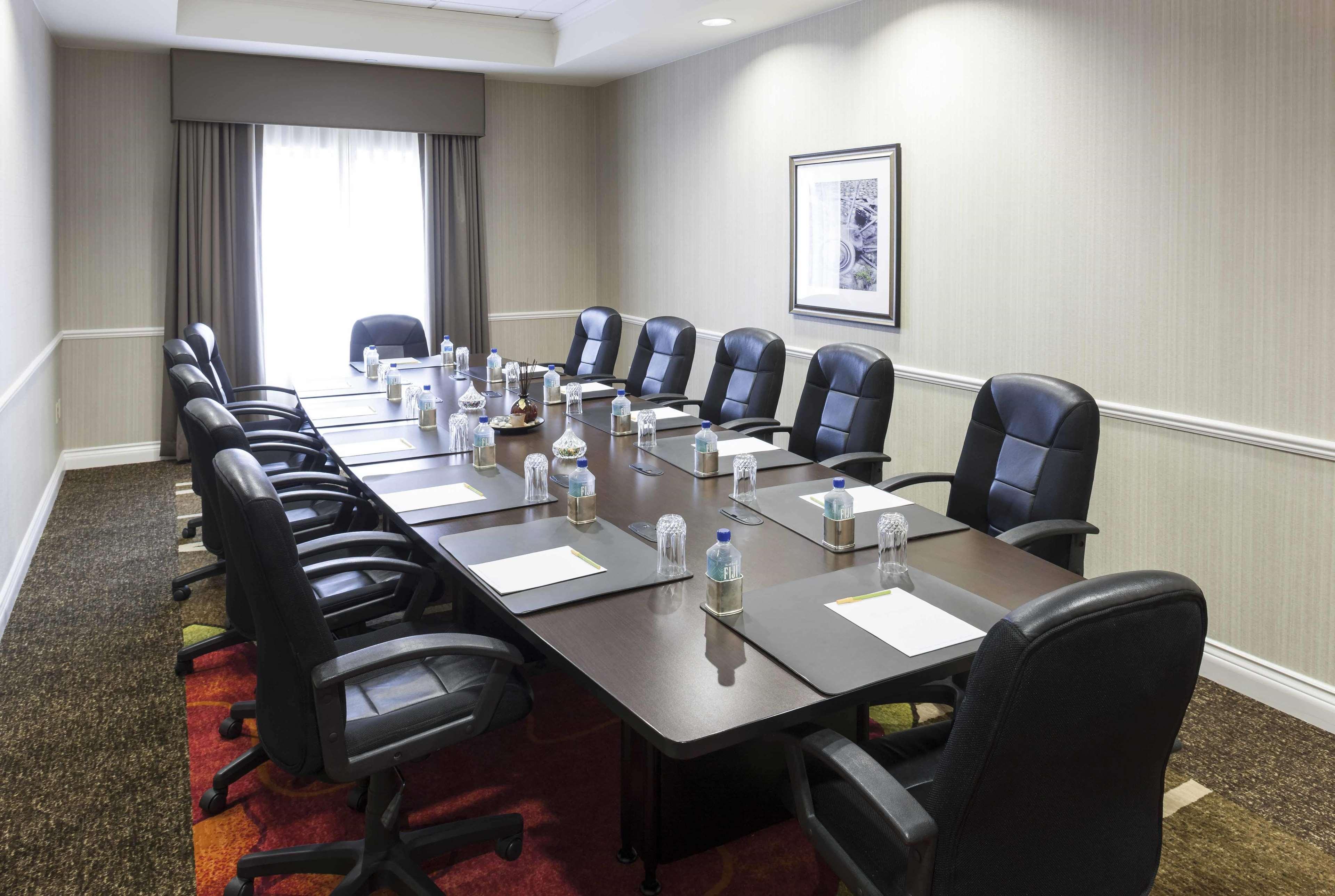 Hilton Garden Inn Dallas Луисвил Екстериор снимка
