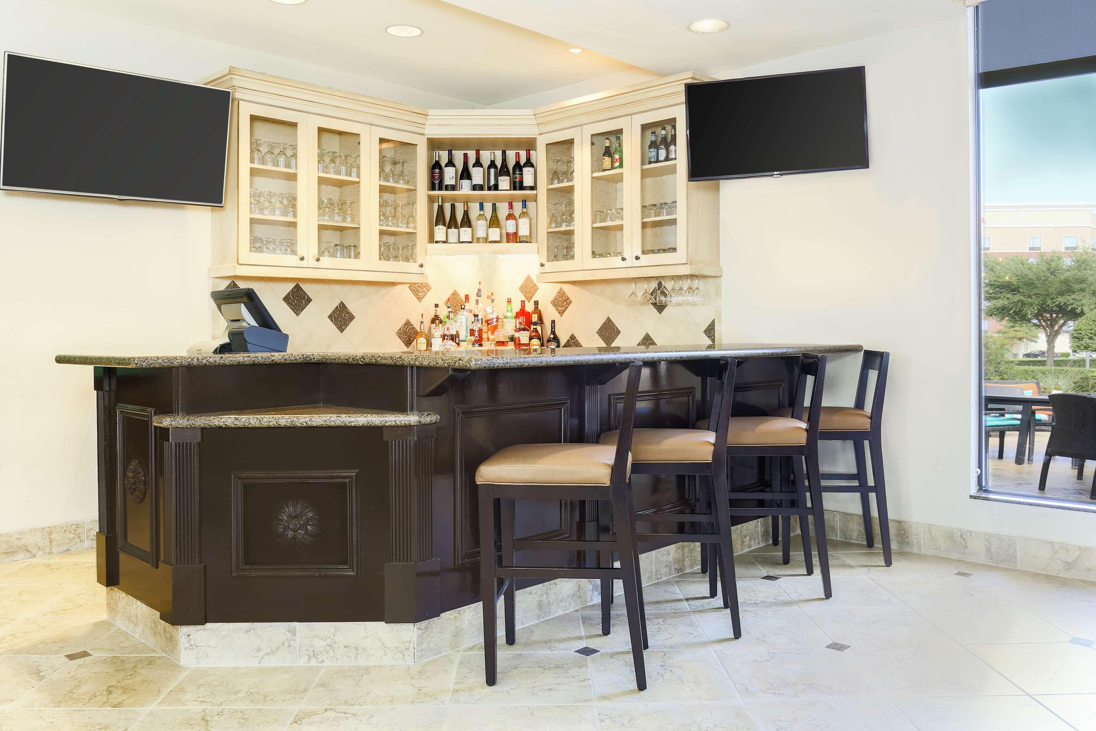 Hilton Garden Inn Dallas Луисвил Екстериор снимка