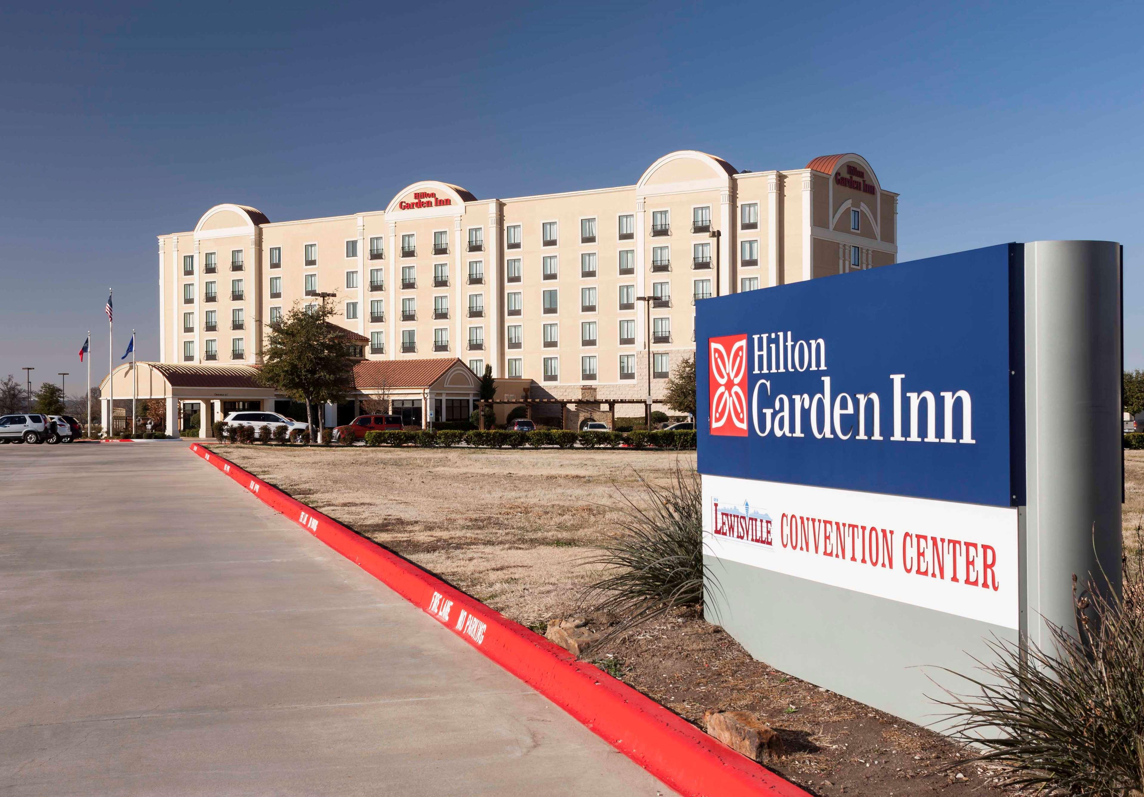 Hilton Garden Inn Dallas Луисвил Екстериор снимка