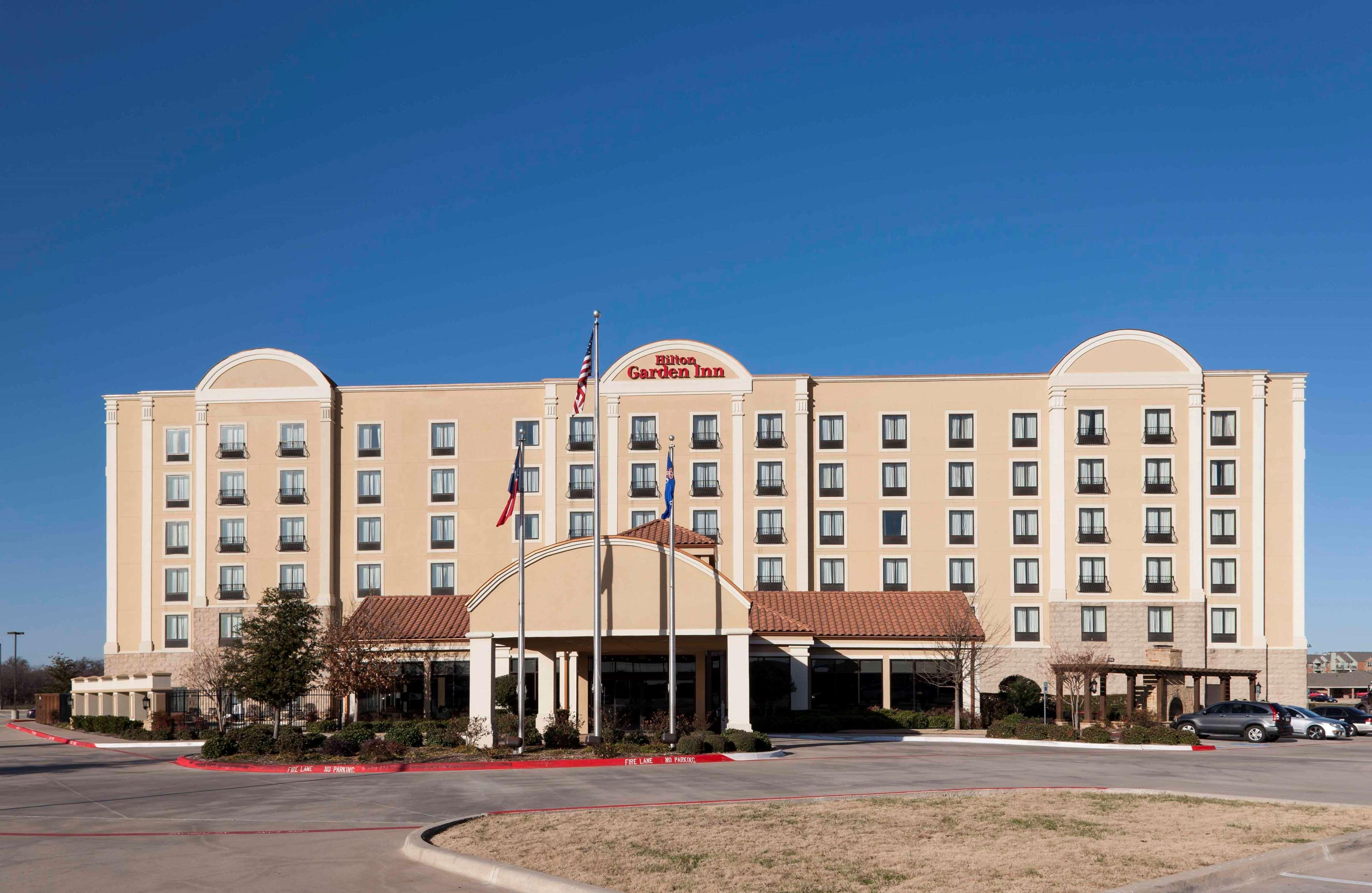 Hilton Garden Inn Dallas Луисвил Екстериор снимка