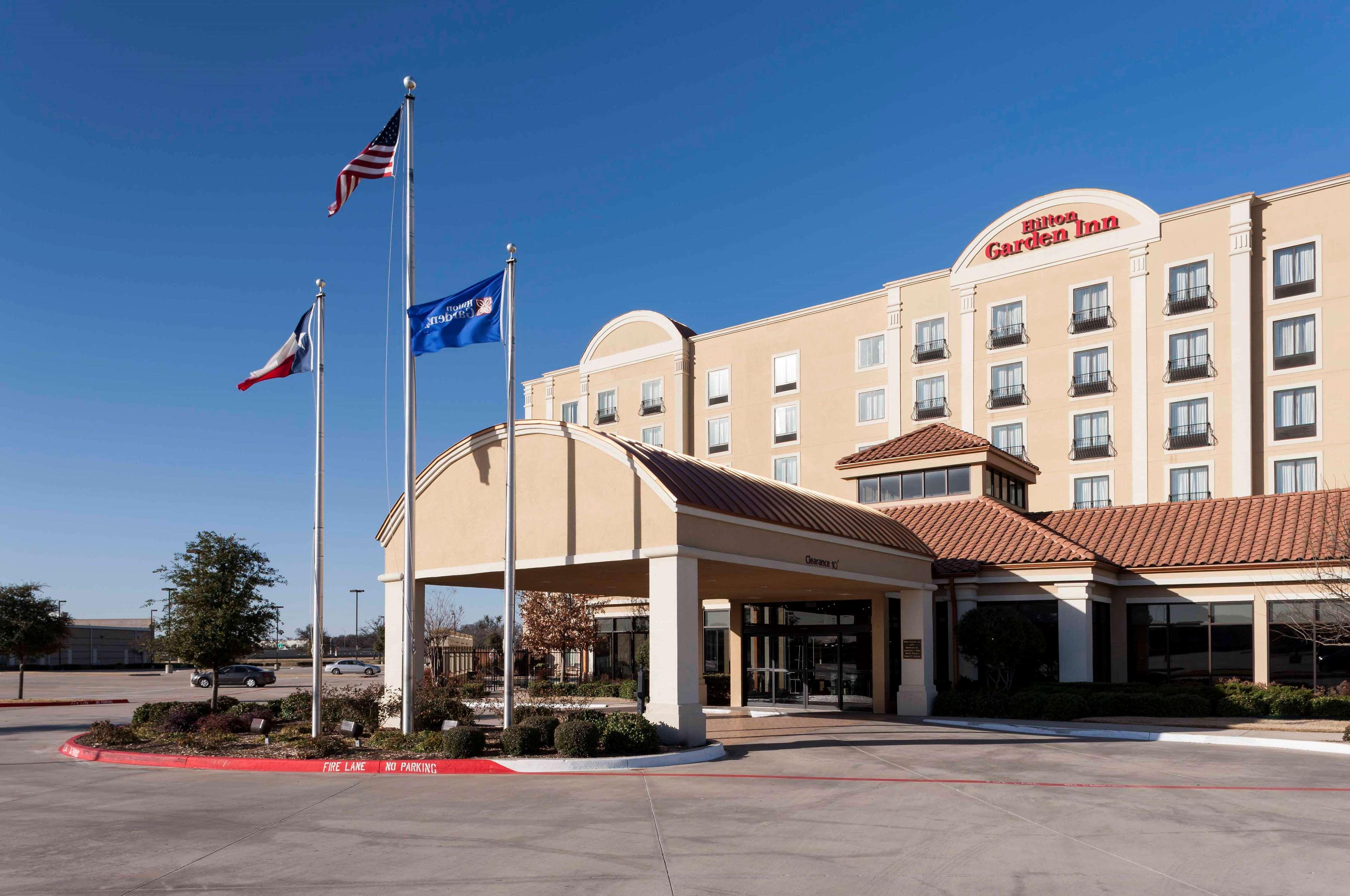 Hilton Garden Inn Dallas Луисвил Екстериор снимка