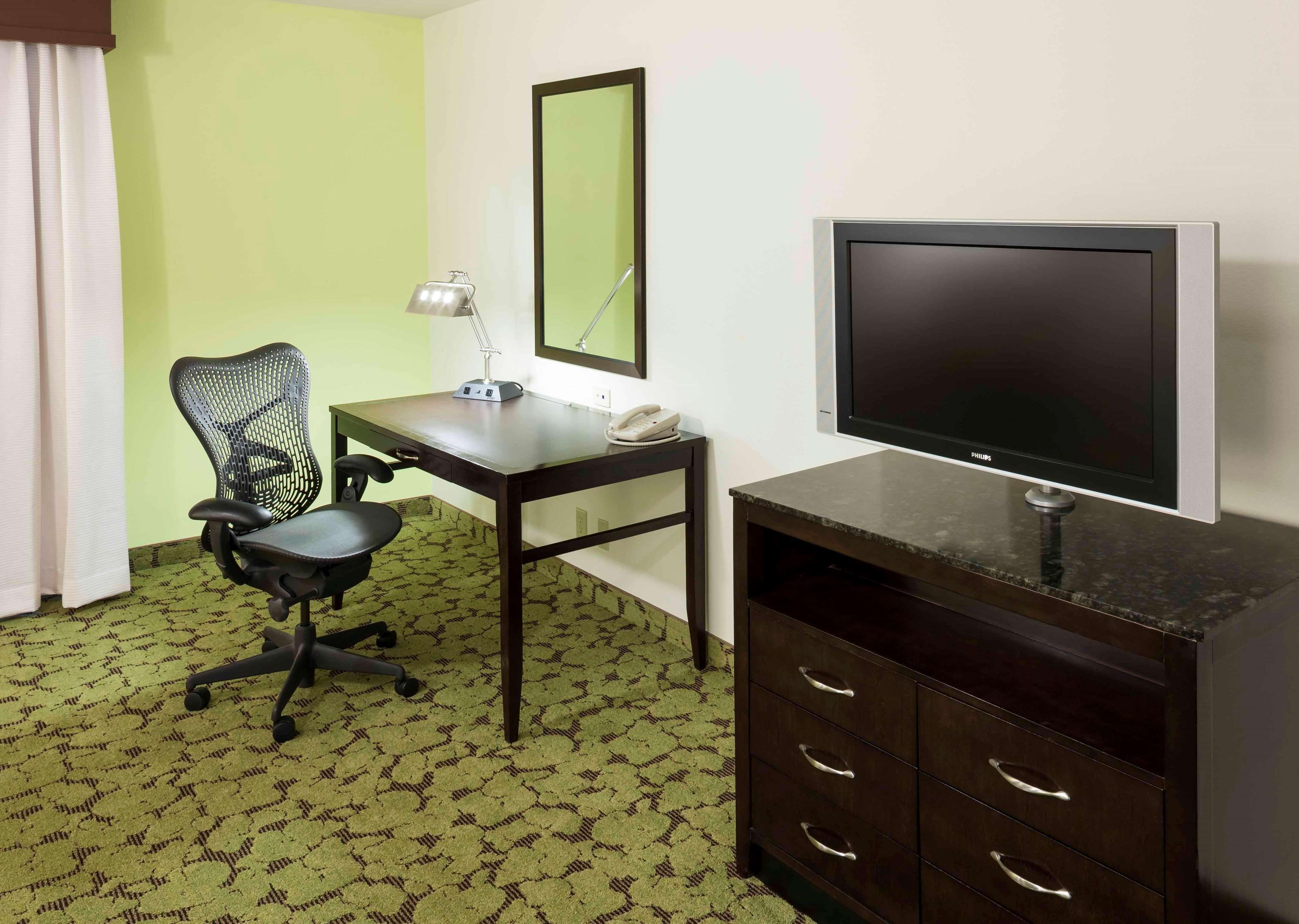 Hilton Garden Inn Dallas Луисвил Екстериор снимка