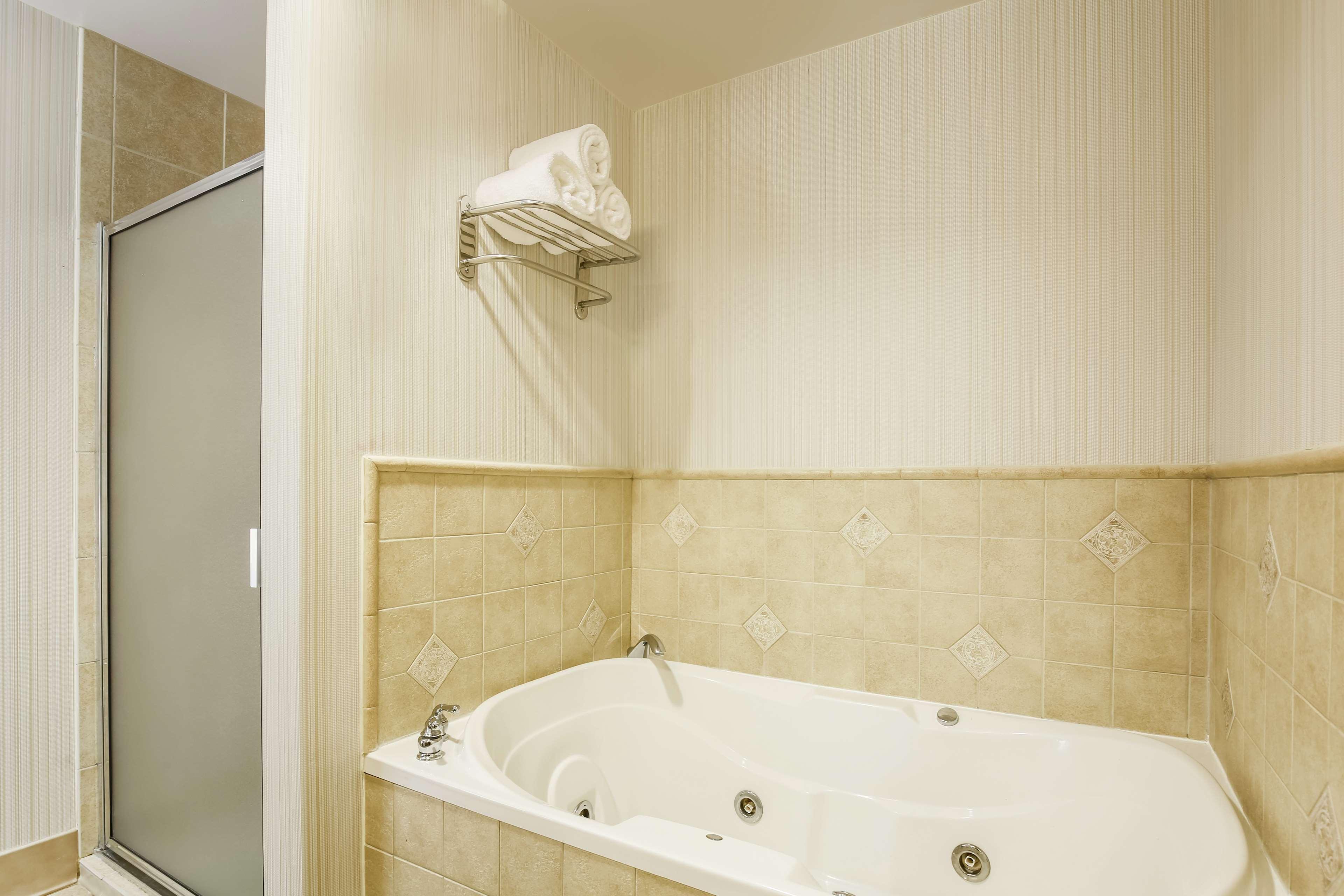 Hilton Garden Inn Dallas Луисвил Екстериор снимка