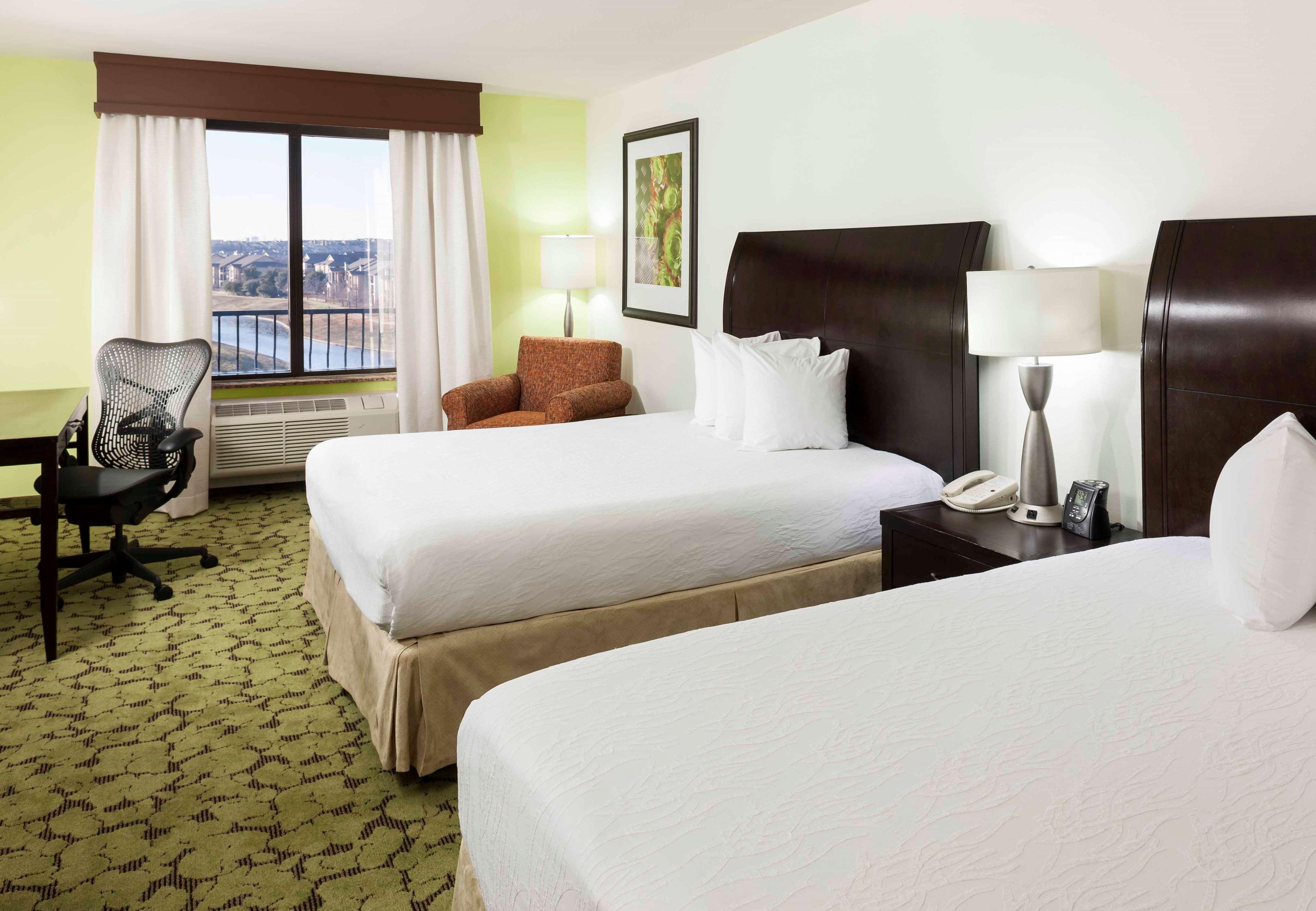 Hilton Garden Inn Dallas Луисвил Екстериор снимка