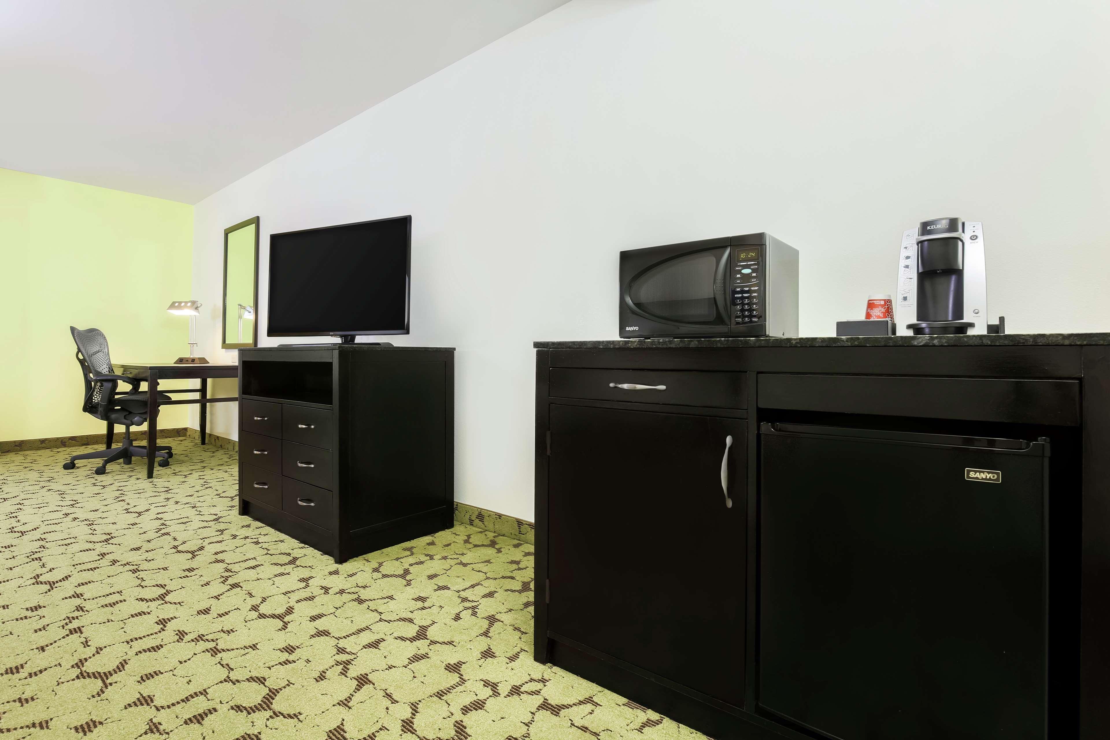 Hilton Garden Inn Dallas Луисвил Екстериор снимка