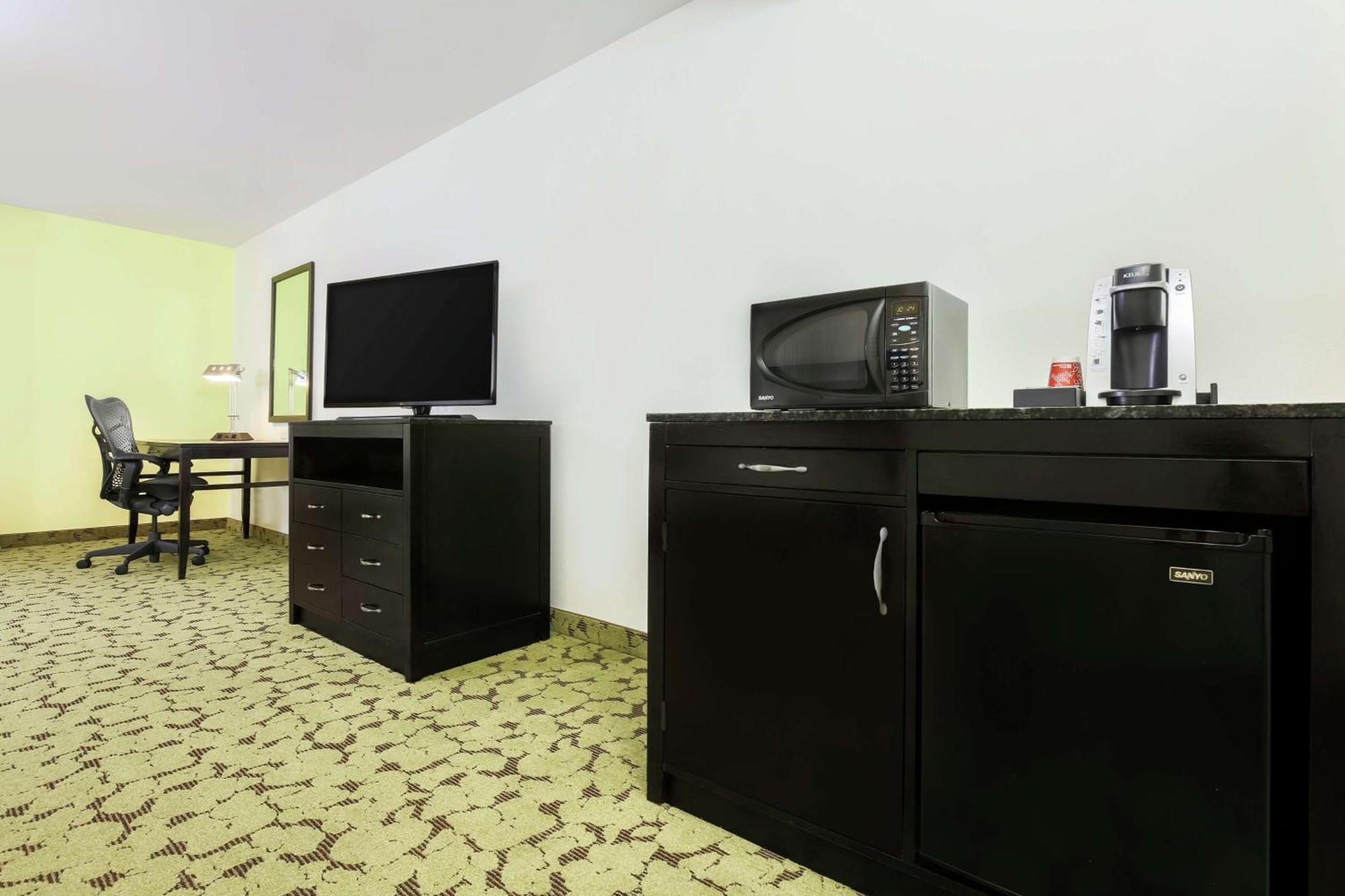 Hilton Garden Inn Dallas Луисвил Екстериор снимка