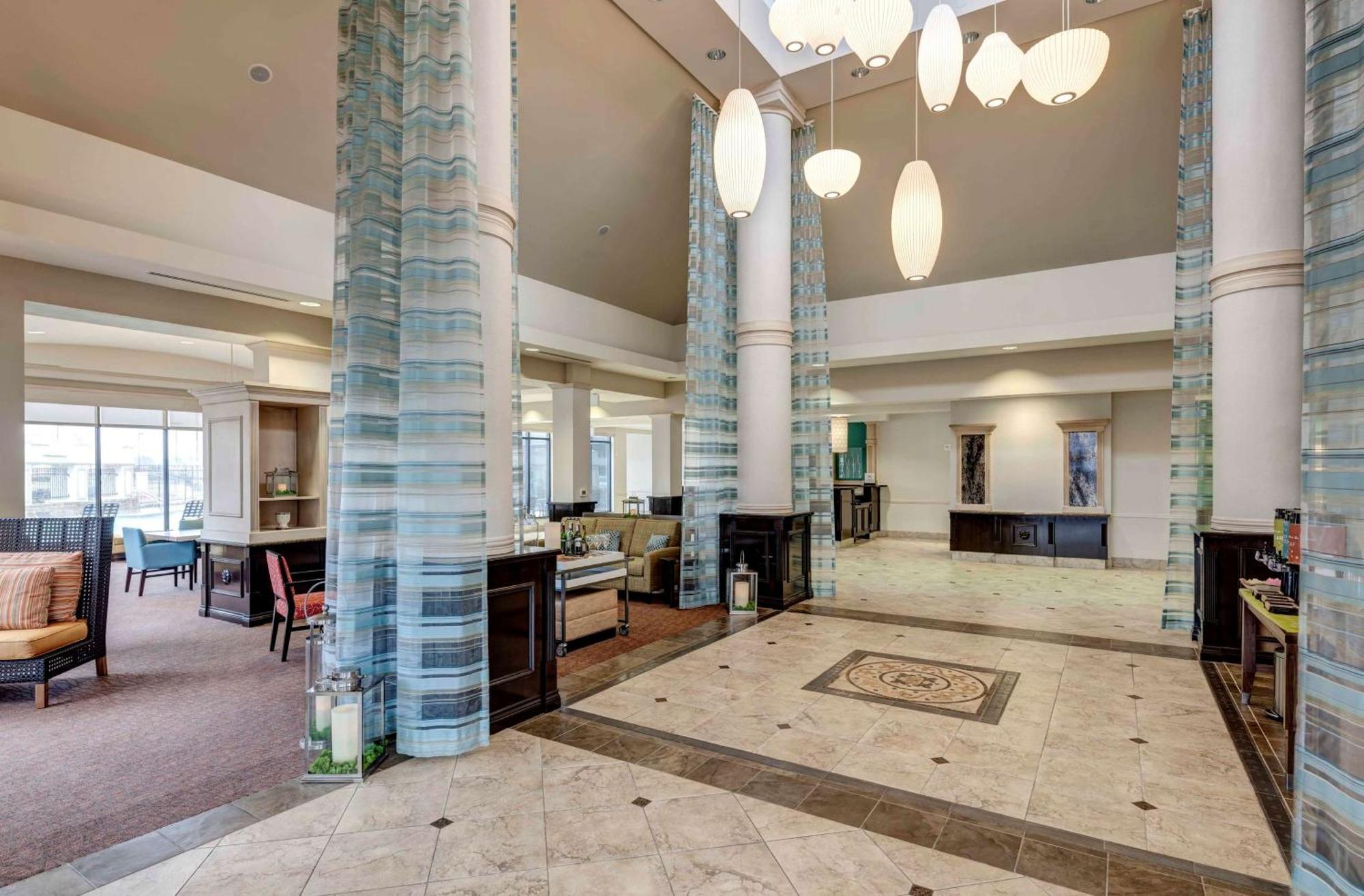 Hilton Garden Inn Dallas Луисвил Екстериор снимка