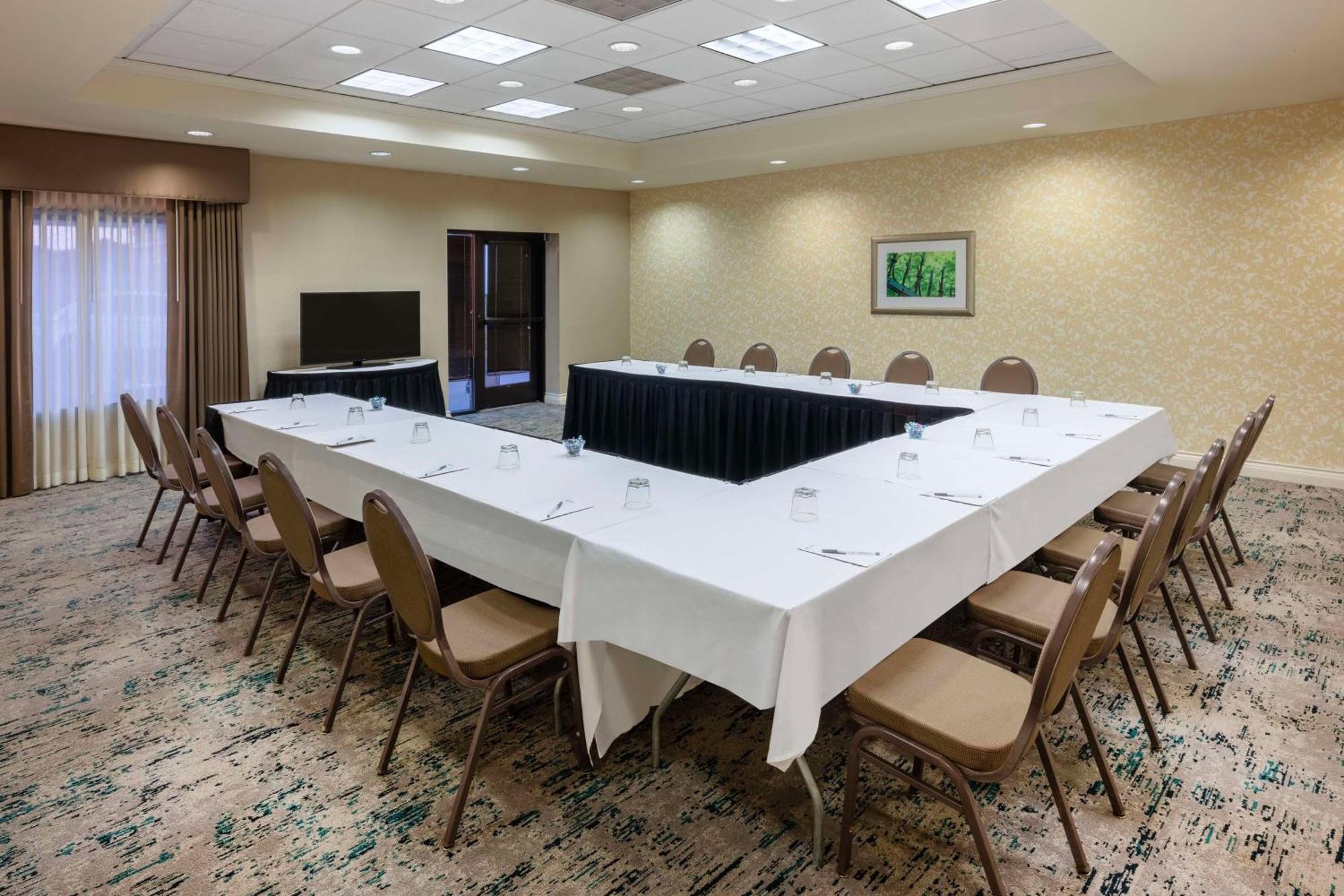 Hilton Garden Inn Dallas Луисвил Екстериор снимка