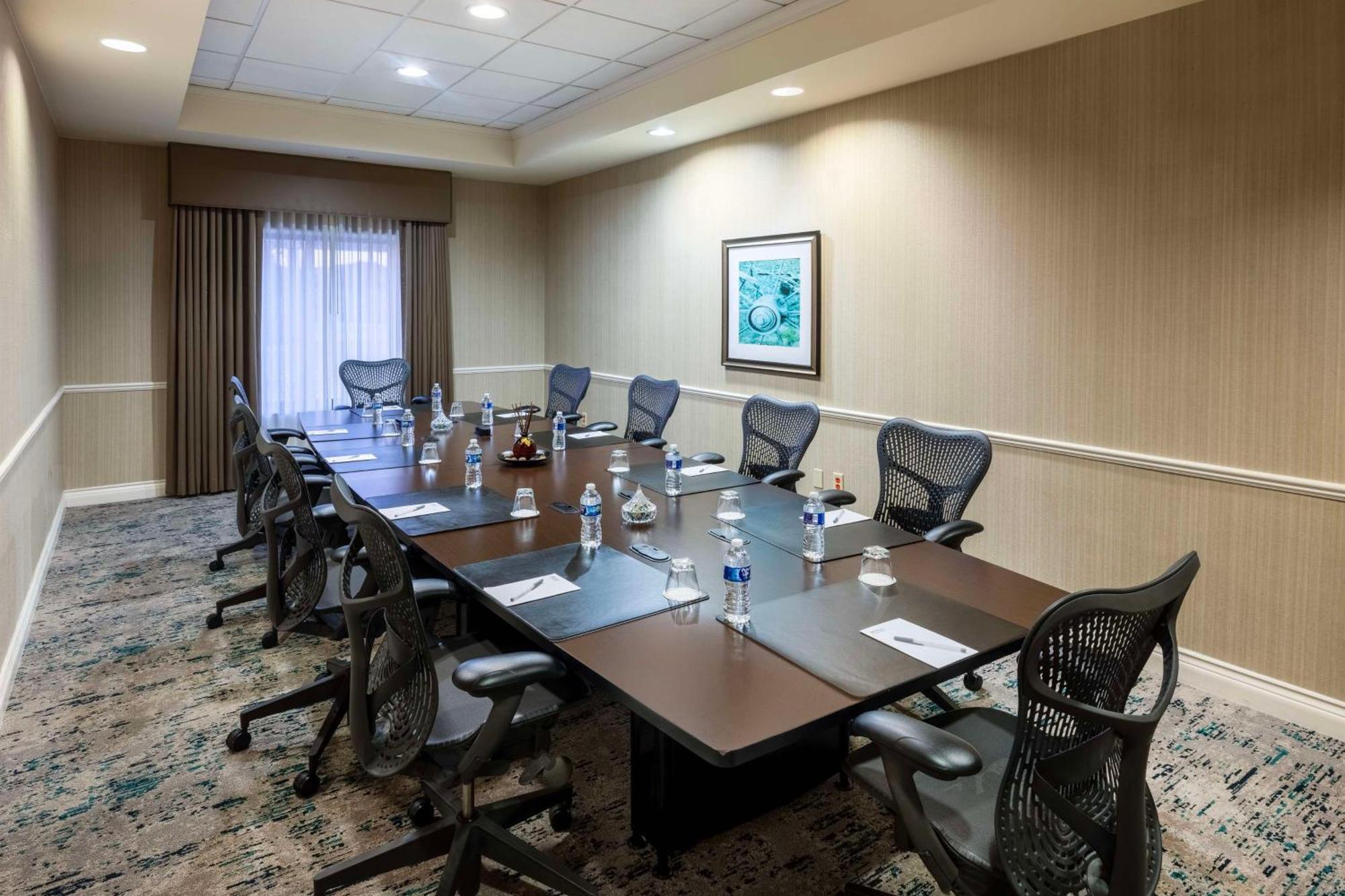 Hilton Garden Inn Dallas Луисвил Екстериор снимка