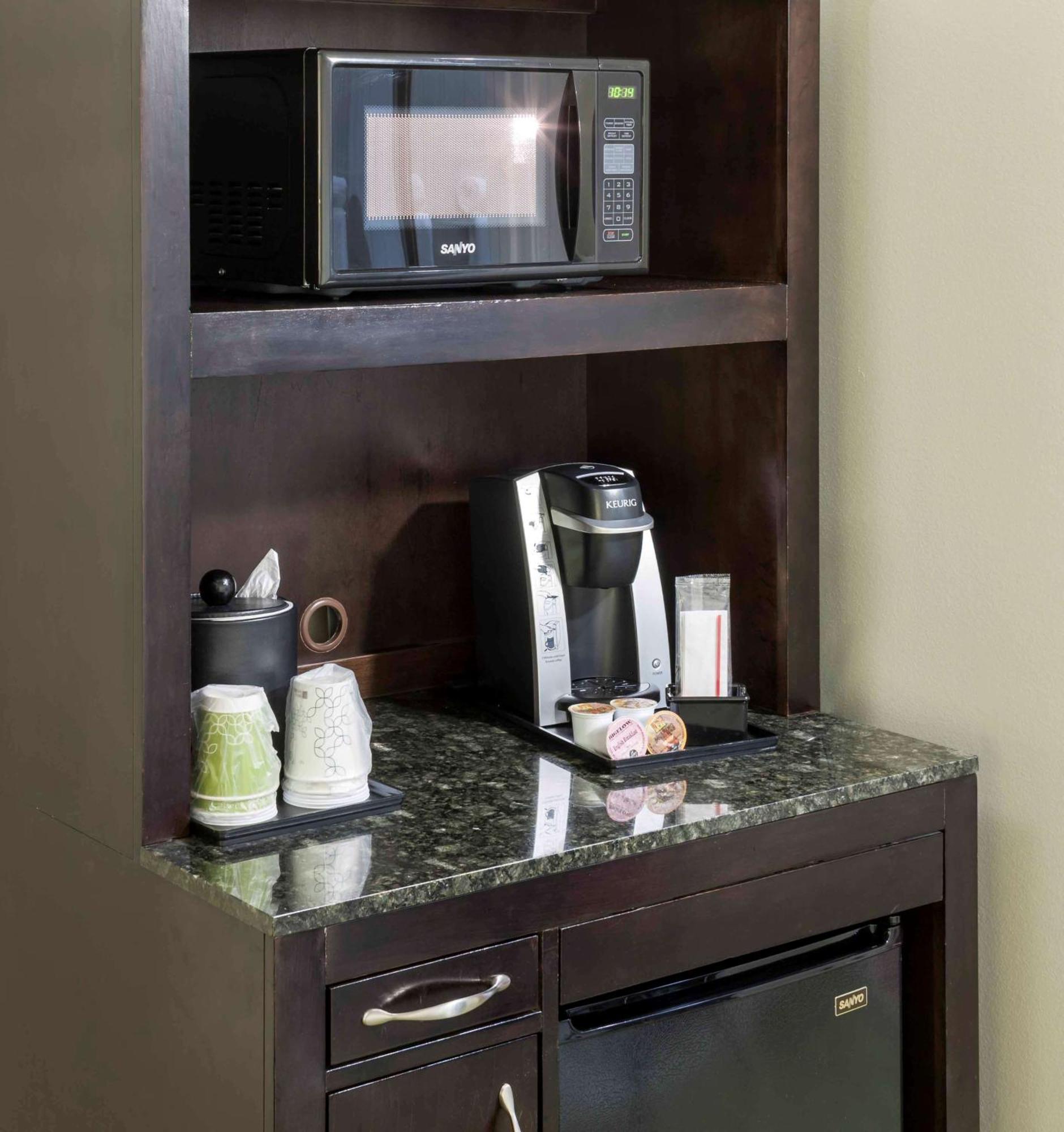 Hilton Garden Inn Dallas Луисвил Екстериор снимка