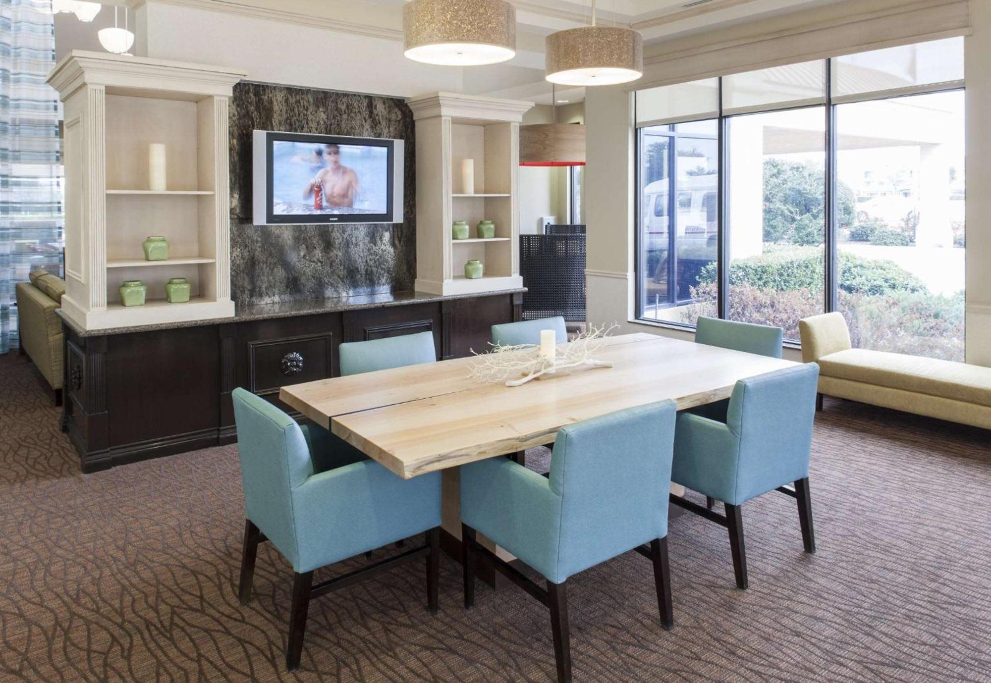 Hilton Garden Inn Dallas Луисвил Екстериор снимка