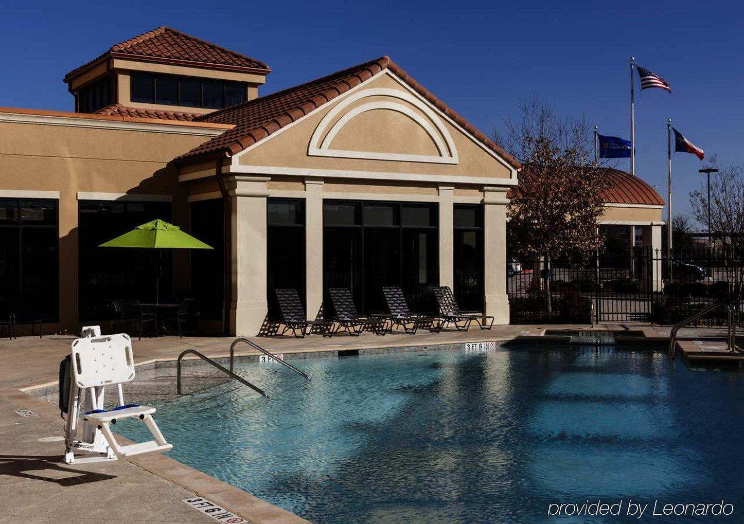Hilton Garden Inn Dallas Луисвил Екстериор снимка